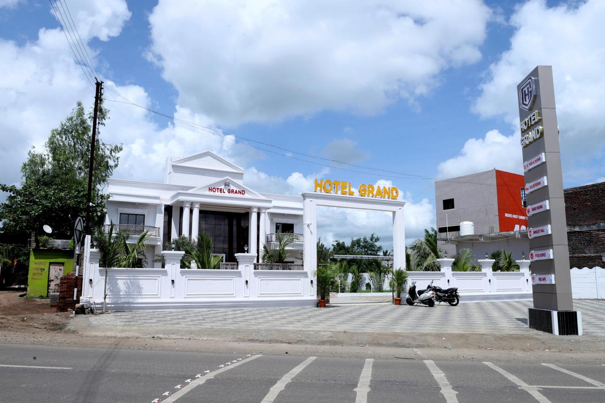 Hotel Grand Khuldabad Ngoại thất bức ảnh